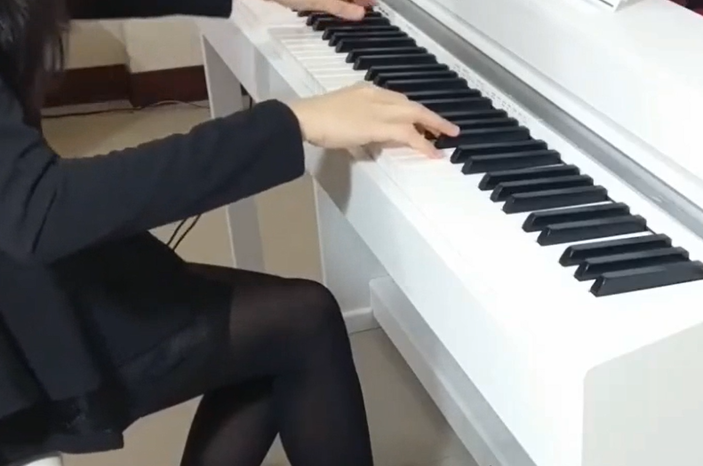 娜娜钢琴